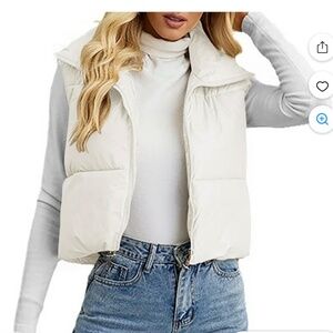 NWT Old Navy quilted puffer vest in cream de la creme medium (112)
